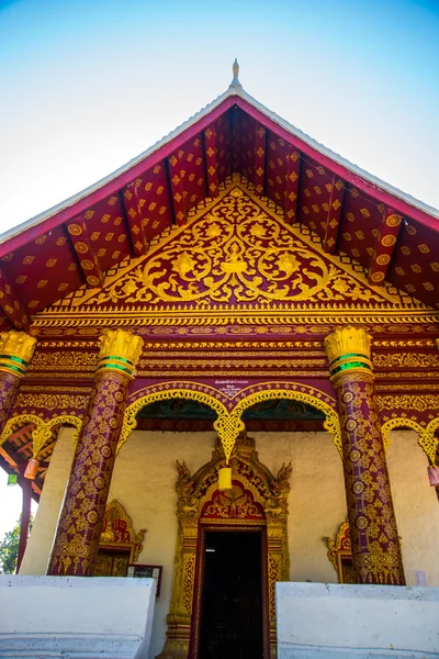 Boeddhistische tempel met goud. Luang Prabang.Laos. — Stockfoto