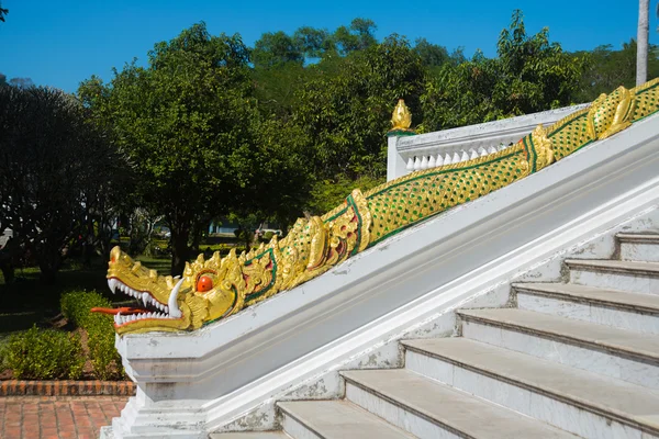 Buddhistický chrám se zlatem. Luang Prabang.Laos. — Stock fotografie