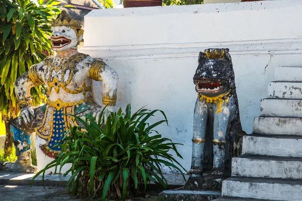 金を持つ仏教寺院です。ルアン Prabang.Laos. — ストック写真