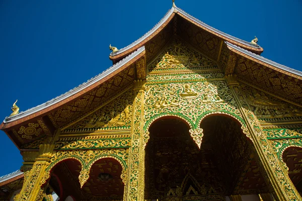 Buddyjska świątynia złotem. Luang Prabang.Laos. — Zdjęcie stockowe