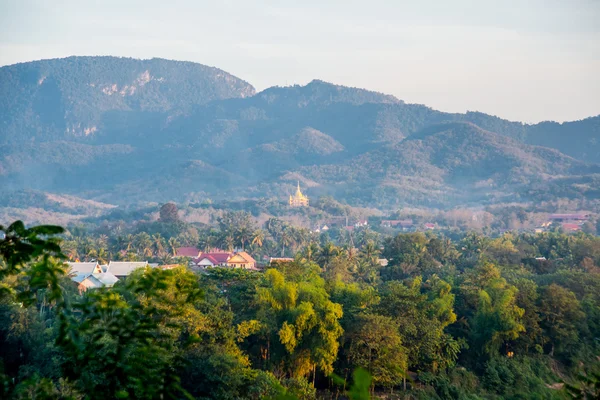 Landscape.The góry i rzeki Mekong. Lato. Laos. Luang Prabang — Zdjęcie stockowe