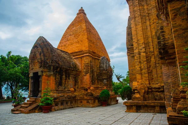 O complexo do templo Po Nagar, torre Ponagar Cham. Nha Trang.Vietnam — Fotografia de Stock