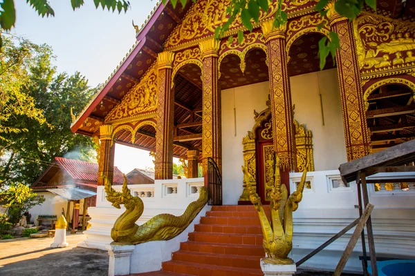 Buddhistiskt tempel med guld. Luang Prabang.Laos. — Stockfoto