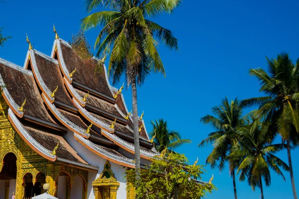 Buddhist temple with gold.Luang Prabang.Laos. — Stock Photo, Image