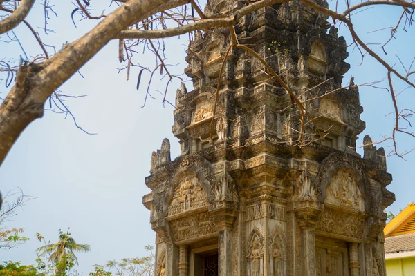 Siemreap, Camboja.Temple.Vintage ornamento em uma pedra, um fragmento . — Fotografia de Stock