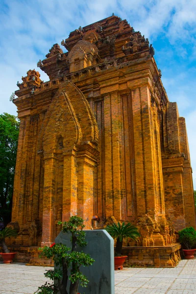 Chrámu komplexu Po Nagar, Ponagar Cham věž. Nha Trang.Vietnam — Stock fotografie