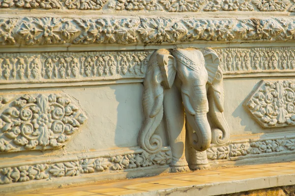Pałac Królewski w Phnom Penh, Cambodia.A fragment dekoracji z wizerunek słonia — Zdjęcie stockowe