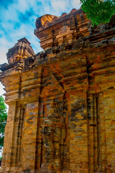 The temple complex Po Nagar, Ponagar Cham tower. Nha Trang.Vietnam — Stock Photo, Image