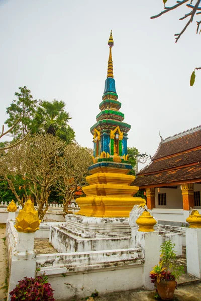 Buddhistický chrám se zlatem. Luang Prabang.Laos. — Stock fotografie