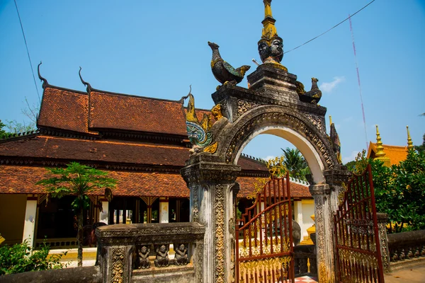 Siemreap, Camboya. Templo y las puertas — Foto de Stock