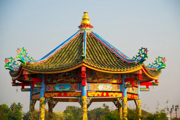 Pavilhão chinês tradicional com dia ensolarado, Udon Thani, Tailândia — Fotografia de Stock