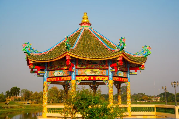 Traditionele Chinees paviljoen met zonnige dag, Udon Thani, Thailand — Stockfoto