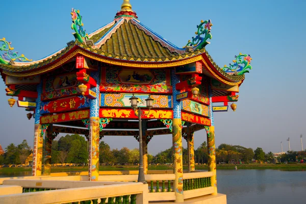 Traditionele Chinees paviljoen met zonnige dag, Udon Thani, Thailand — Stockfoto