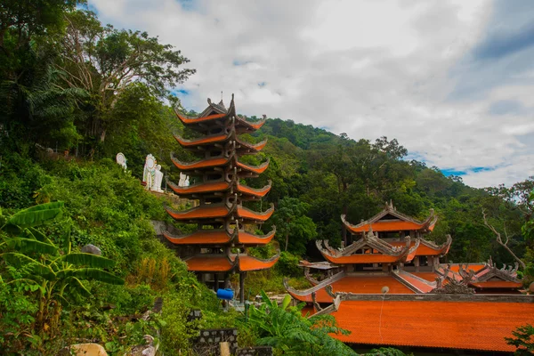 Pagoda, tapınaklar. Asya. Vietnam.Phan Thiet. Yaz. — Stok fotoğraf