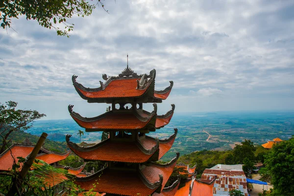 Pagoda, templos. Asia. Vietnam.Phan Thiet. verano . — Foto de Stock