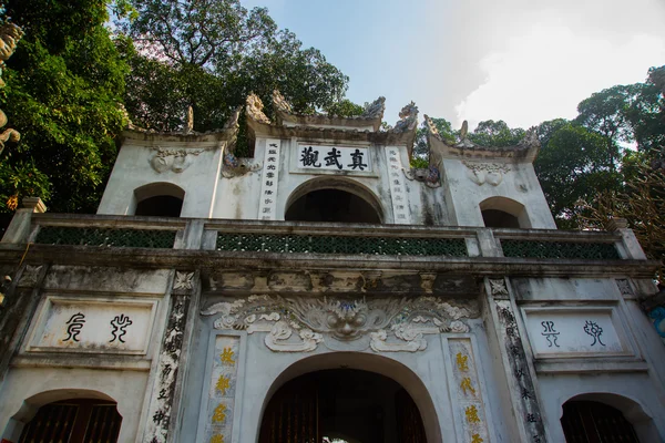 Pagode Quan Thanh - Hanoi, Vietnam.it est une destination touristique célèbre à Hanoi, Vietnam — Photo