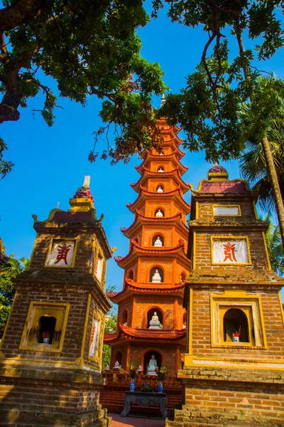 Tran Quoc Pagoda - Hanói, Vietnam.it é um destino turístico famoso em hanoi, vietnam — Fotografia de Stock