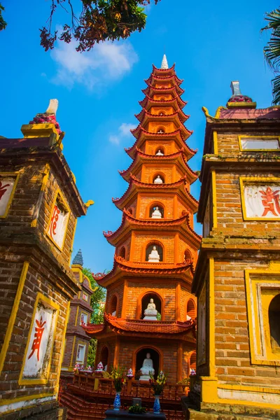 Tran Quoc Pagoda - Hanói, Vietnam.it é um destino turístico famoso em hanoi, vietnam — Fotografia de Stock