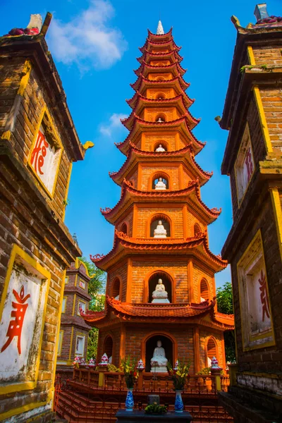 Tran Quoc Pagoda - Hanói, Vietnam.it é um destino turístico famoso em hanoi, vietnam — Fotografia de Stock