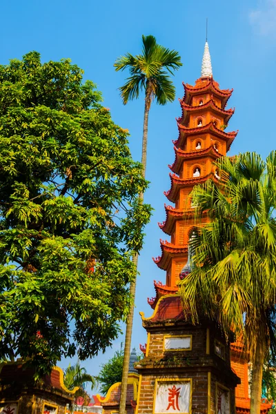 Tran Quoc Pagoda - Hanói, Vietnam.it é um destino turístico famoso em hanoi, vietnam — Fotografia de Stock