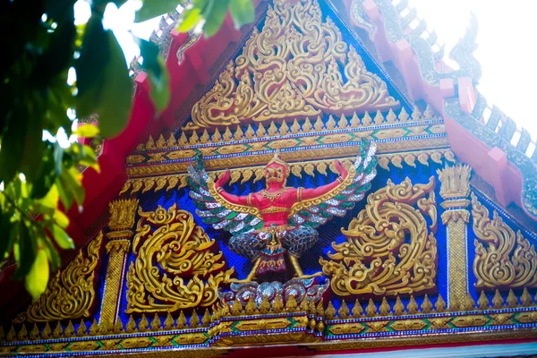 Ornamento d'oro sul tetto del tempio.Hua Hin.Thailand . — Foto Stock