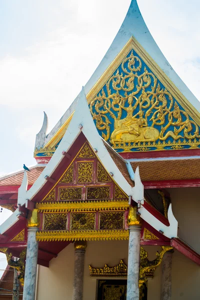 Goldschmuck auf dem Tempeldach. hua hin.thailand. — Stockfoto