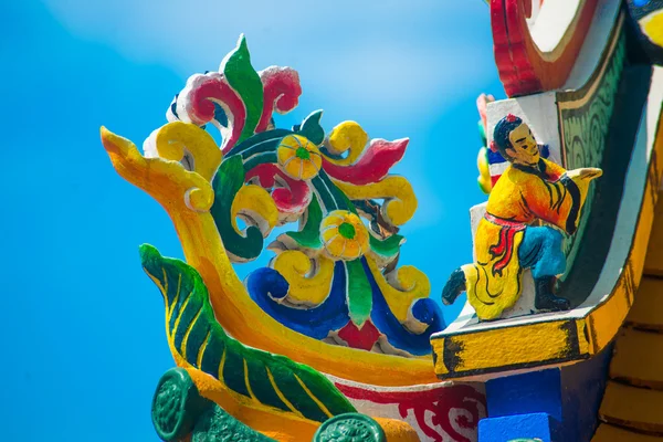 Chinese temple roof.A fragment of a Chinese temple. — Stock Photo, Image