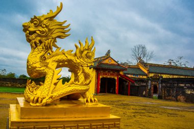 Eski Kalesi. Altın heykel hayvan. Hue, Vietnam
