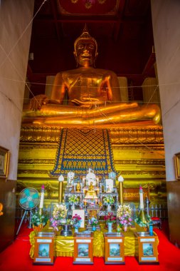Tapınakta altın Buddha heykeli. Ayutthaya. Tayland. 