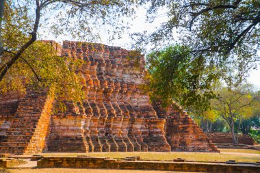 Eski saraylar mavi gökyüzü arka plan üzerinde. Ayutthaya Tayland. 