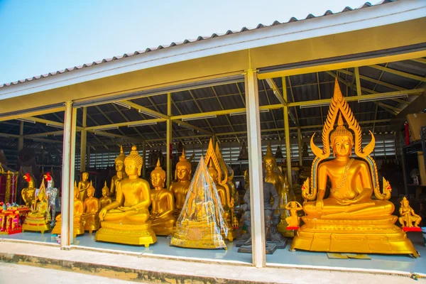 Estátua de Buda Dourado.Ayutthaya. Tailândia . — Fotografia de Stock