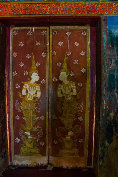 Hermosa escena pintada en un templo, la puerta con pintura. Ayutthaya, Tailandia . —  Fotos de Stock