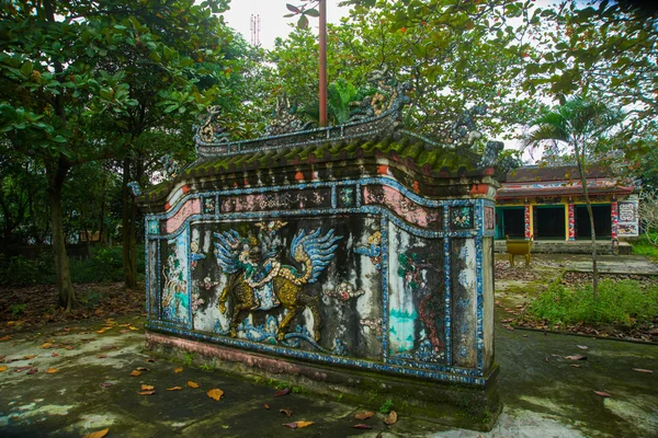 旧的堡垒。片段的装饰，越南顺化 — 图库照片