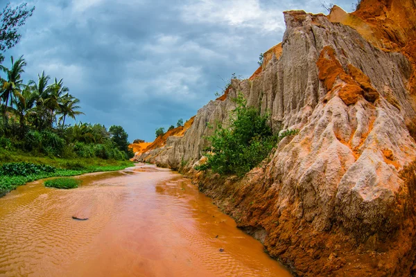 Wróżka strumienia, Suoi Tien, Mui Ne, Wietnam. Jedną z atrakcji turystycznych w górach Mui Ne.Beautiful i wody — Zdjęcie stockowe