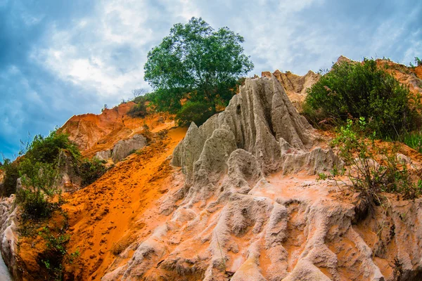 Fairy Stream, Sue Tien, Mui Ne, Vietnam. Una delle attrazioni turistiche di Mui Ne.Beautiful montagne e acqua — Foto Stock