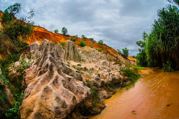 Peri Stream Suoi Tien, MUI Ne, Vietnam. Turistik MUI Ne.Beautiful dağlar ve su — Stok fotoğraf