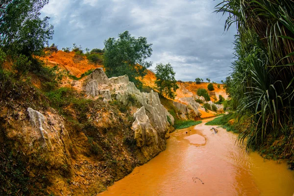 Fairy Stream, Suoi Tien, Mui Ne, Vietnam. Een van de toeristische attracties in Bergen Mui Ne.Beautiful en water — Stockfoto