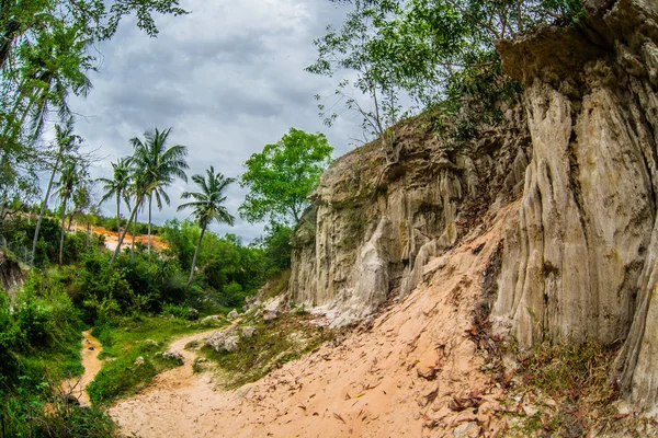 Wróżka strumienia, Suoi Tien, Mui Ne, Wietnam. Jedną z atrakcji turystycznych w górach Mui Ne.Beautiful i wody — Zdjęcie stockowe