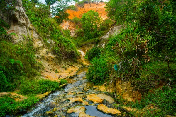 Fairy Stream, Suoi Tien, Mui Ne, Vietnam. Une des attractions touristiques de Mui Ne.Belles montagnes et de l'eau — Photo