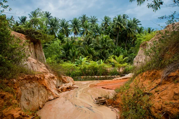 Fairy Stream, Suoi Tien, Mui Ne, Vietnam. Une des attractions touristiques de Mui Ne.Belles montagnes et de l'eau — Photo