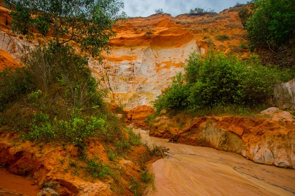 Fairy Stream, Suoi Tien, Mui Ne, Vietnam. Een van de toeristische attracties in Bergen Mui Ne.Beautiful en water — Stockfoto