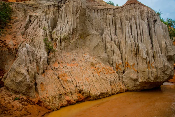 Fairy Stream, Suoi Tien, Mui Ne, Vietnam. Een van de toeristische attracties in Bergen Mui Ne.Beautiful en water — Stockfoto