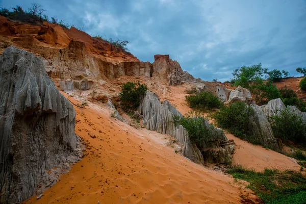 Fairy Stream, Suoi Tien, Mui Ne, Vietnam. Een van de toeristische attracties in Bergen Mui Ne.Beautiful en water — Stockfoto