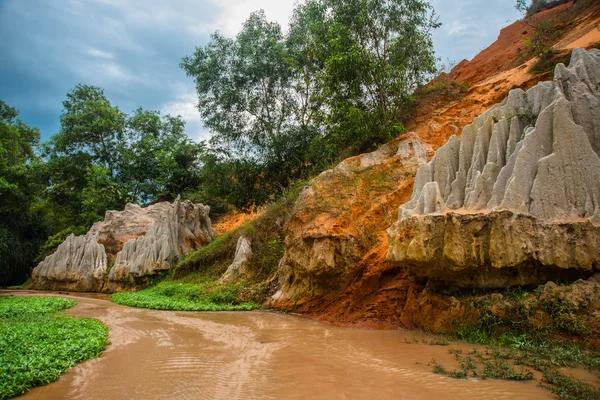 Fairy Stream, Suoi Tien, Mui Ne, Vietnam. Une des attractions touristiques de Mui Ne.Belles montagnes et de l'eau — Photo