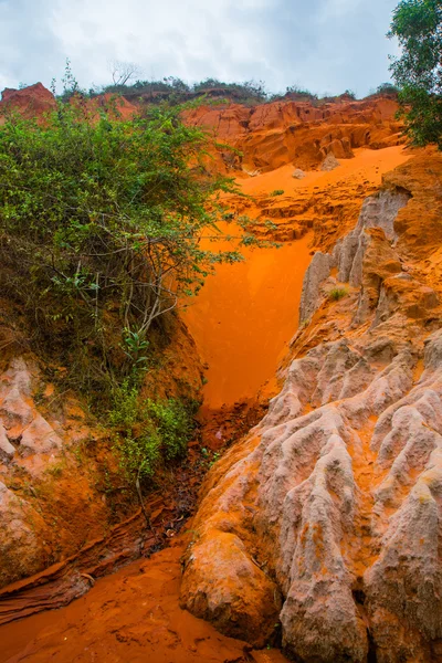 Fairy Stream, Suoi Tien, Mui Ne, Vietnam. Een van de toeristische attracties in Bergen Mui Ne.Beautiful en water — Stockfoto