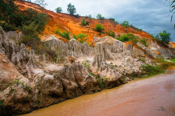 Peri Stream Suoi Tien, MUI Ne, Vietnam. Turistik MUI Ne.Beautiful dağlar ve su