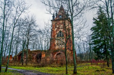 Chapelle. Autumn.Russia,the Puşkin kasaba, St. Selo. Alexander park.