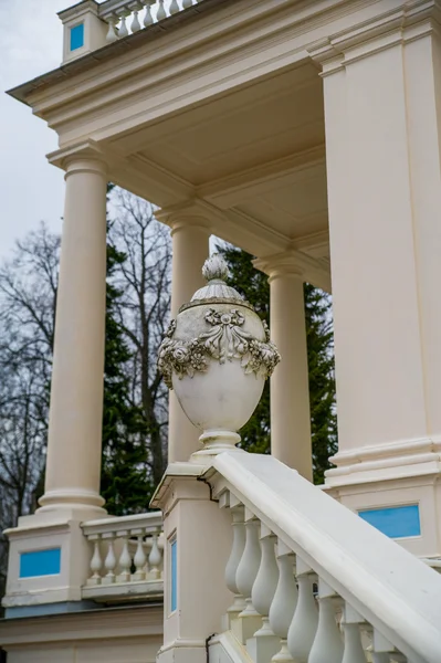 Katalnaya Gorka, Pabellón de la montaña rusa un monumento de arquitectura en Oranienbaum, Lomonosov, San Petersburgo, Rusia . —  Fotos de Stock