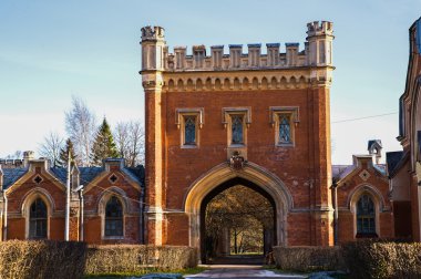 Gate.Gothic binası. Russia.Saint-Petersburg.Peterhof.