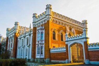 Gate.Gothic binası. Russia.Saint-Petersburg.Peterhof.